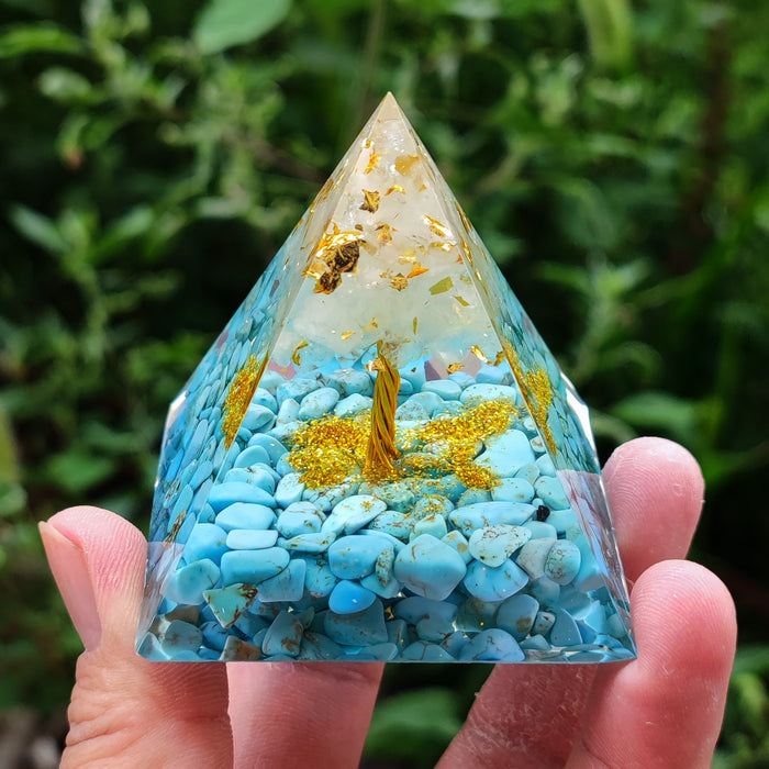 New Crystal Ball Crushed Stone Pyramid Home Crafts Resin Ornaments Desktop Ornaments