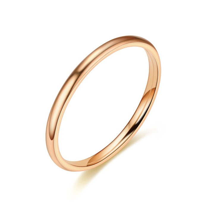 Anillo fino de acero de titanio de 2mm con diseño de lujo ligero estilo Ing, anillo de pareja con superficie ligera circular vegetariana de nicho femenino