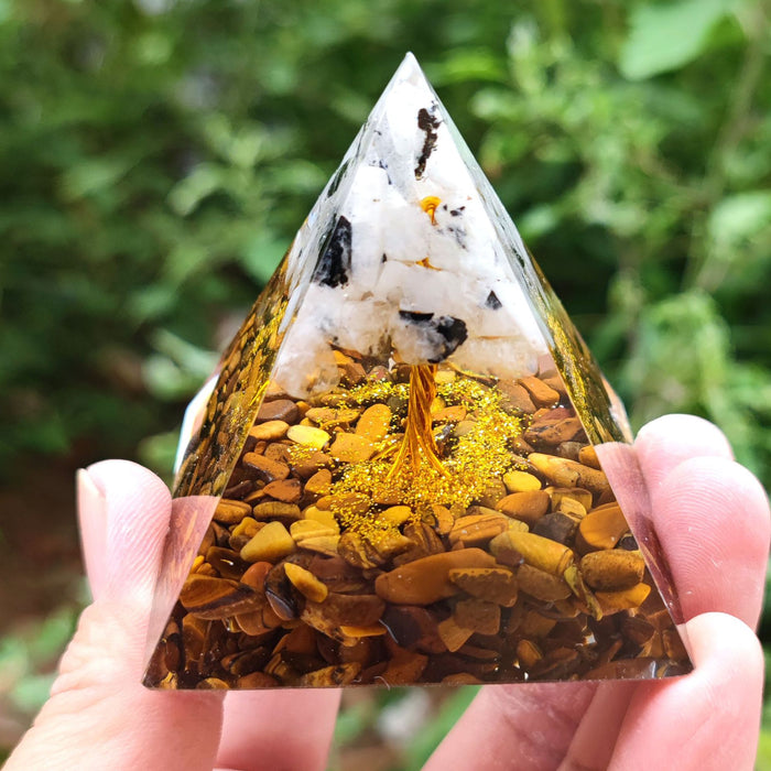 New Crystal Ball Crushed Stone Pyramid Home Crafts Resin Ornaments Desktop Ornaments