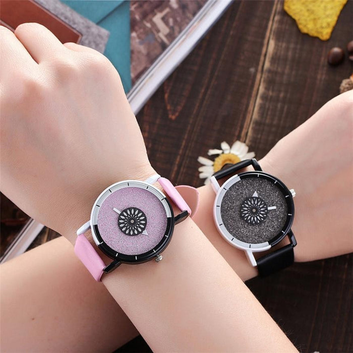 Relojes de pulsera de cuero Reloj creativo de moda Mujeres Hombres Reloj de cuarzo