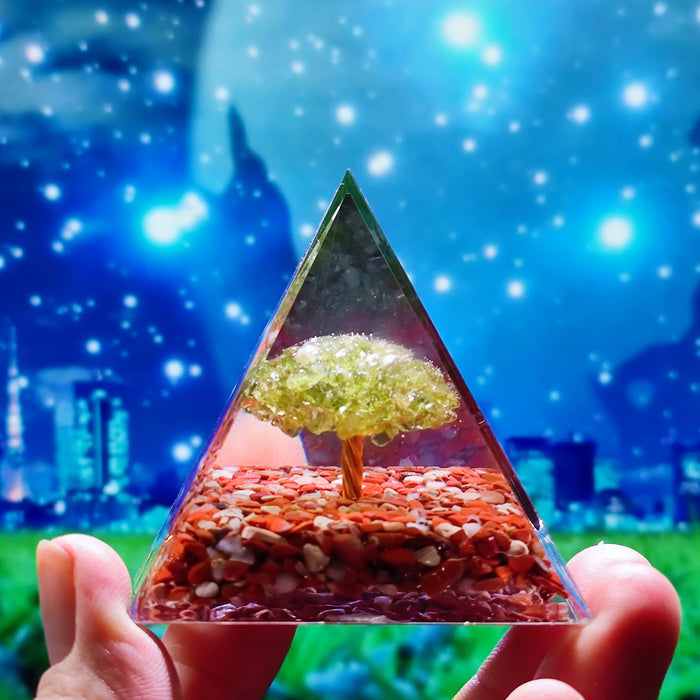 New Crystal Ball Crushed Stone Pyramid Home Crafts Resin Ornaments Desktop Ornaments