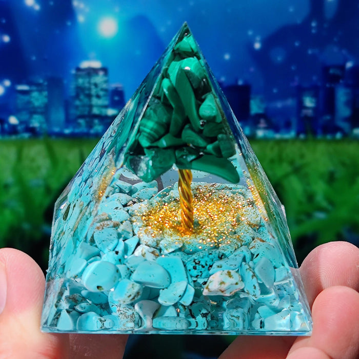 Nueva bola de cristal triturada pirámide de piedra artesanías para el hogar adornos de resina adornos de escritorio