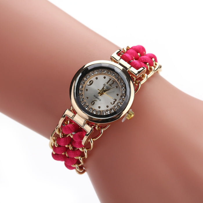 Nuevo reloj de cuerda tejida con esfera pequeña con incrustaciones de diamantes para mujer, reloj de cuarzo con cuerda retráctil de moda creativa para mujer