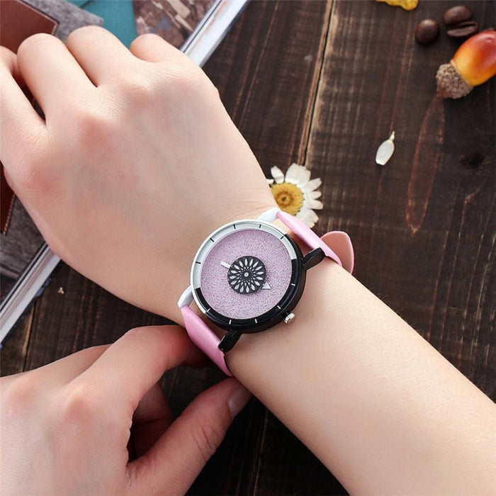 Relojes de pulsera de cuero Reloj creativo de moda Mujeres Hombres Reloj de cuarzo