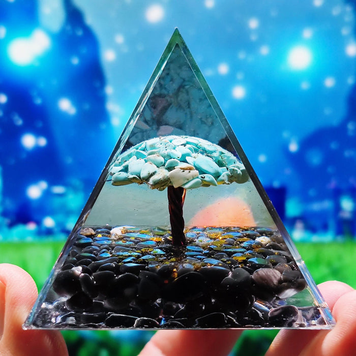 New Crystal Ball Crushed Stone Pyramid Home Crafts Resin Ornaments Desktop Ornaments