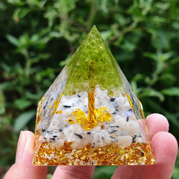 New Crystal Ball Crushed Stone Pyramid Home Crafts Resin Ornaments Desktop Ornaments